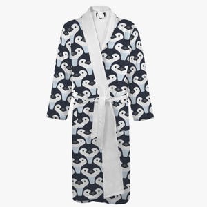 Albornoz con diseño de pingüino kawaii para mujer y hombre.