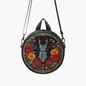 Hirschkäfer Tasche Rund – Gothic Beetle Crossbody Bag im Stickerei Stil mit Blumen | Vintage Botanical Schultertasche | Nature Aesthetic