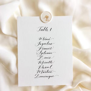 Plano de asientos de boda y sello de lacre con caligrafía hecha a mano Número de mesas Plano de asientos moderno