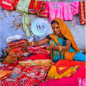 6.5 Yards Full Saree traditional Indian Recycled Silk Sari Wholesale lot Vintage Saree Silk  Craft Used Bundle for Nuno felting dressmaking
