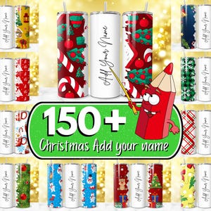 Op de afbeelding: Een verzameling van meer dan 150 kerstthema tumbler-ontwerpen. De tumblers zijn wit met een verscheidenheid aan kleurrijke patronen, waaronder sneeuwvlokken, ruitjes en kerstboommotieven. De tekst "Add Your Name" is op de tumblers gedrukt. De tekst "150+ Christmas Add your name" is gedrukt op een groene achtergrond.