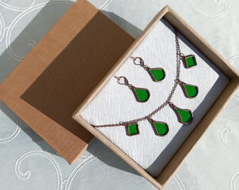 Set di collana e orecchini in vetro colorato verde, gioielli fatti a mano