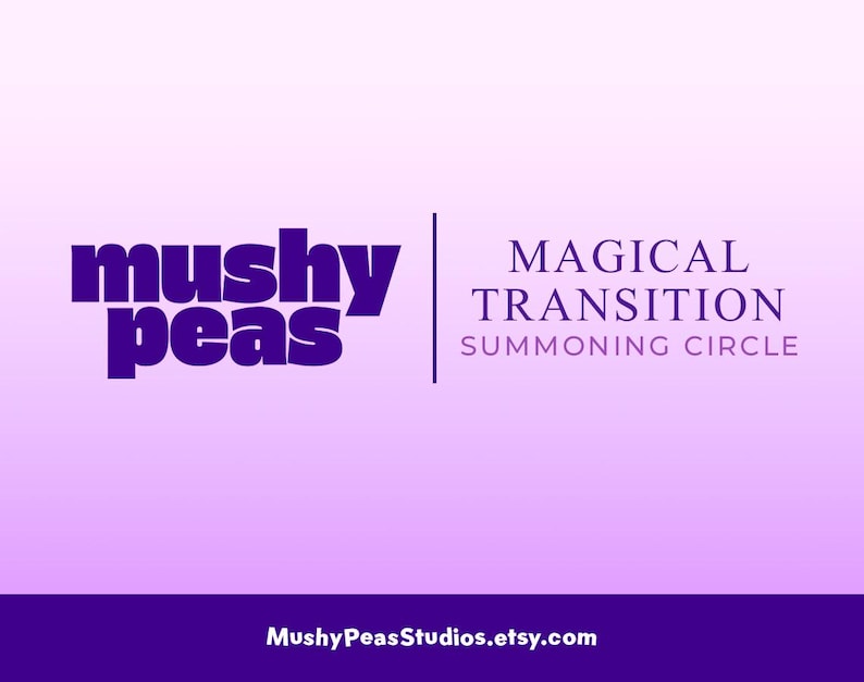 以下が含まれることがあります： 白から薄い紫へのグラデーションの背景に、紫色のテキスト「mushy peas」と「MAGICAL TRANSITION SUMMONING CIRCLE」が書かれています。画像の下部に「MushyPeasStudios.etsy.com」というテキストがあります。