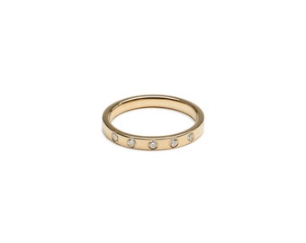 Simple 5 Flush Stones Ring - Gold