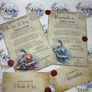 K&ouml;nnte beinhalten: Vintage-Stil-Einladungs- und Umschlag-Set mit einer Zugillustration, versiegelt mit roten Wachssiegeln. Die Einladungen tragen die Aufschrift "Alle an Bord zum Nordpol" und sind an "Phoebe & Ivy" und "Alexandra" adressiert.