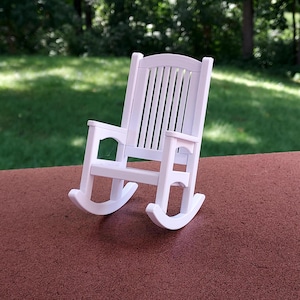 Patio Rocking Chair   1:12 Scale