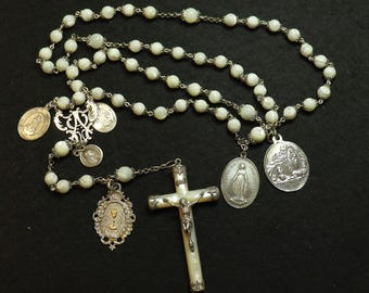 Antik pärlemor och sterlingsilver, mycket exceptionell katolsk rosenkrans med många sällsynta antika medaljer