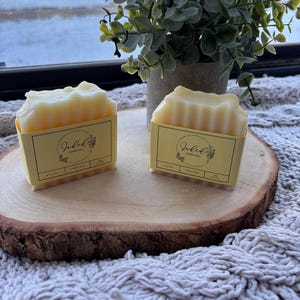 Sabonete de limão e laranja doce processado a frio | Sabonete cítrico vegano artesanal com óleo de coco, palma e oliva | Barra de aromaterapia revigorante