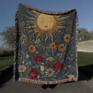 Couverture tissée soleil céleste, tapisserie tissée floral rouge, jeté de housse de canapé bohème mystique, cadeau pour amateur d'astrologie, jeté bohème éthéré, décor cosmique