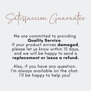 May include: A light gray background with the text "Satisfaccion Guarantee" in a cursive font. The text below states a commitment to quality service, including replacements or refunds for damaged products within 15 days.