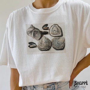 Oysters Vintage Artwork Tee, Graphic Art Tshirt, Trendy Vintage Shirt, Comfy 90&#39;s shirt, Seafood Gifts for Her, Retro Sea Life, Oyster Gift