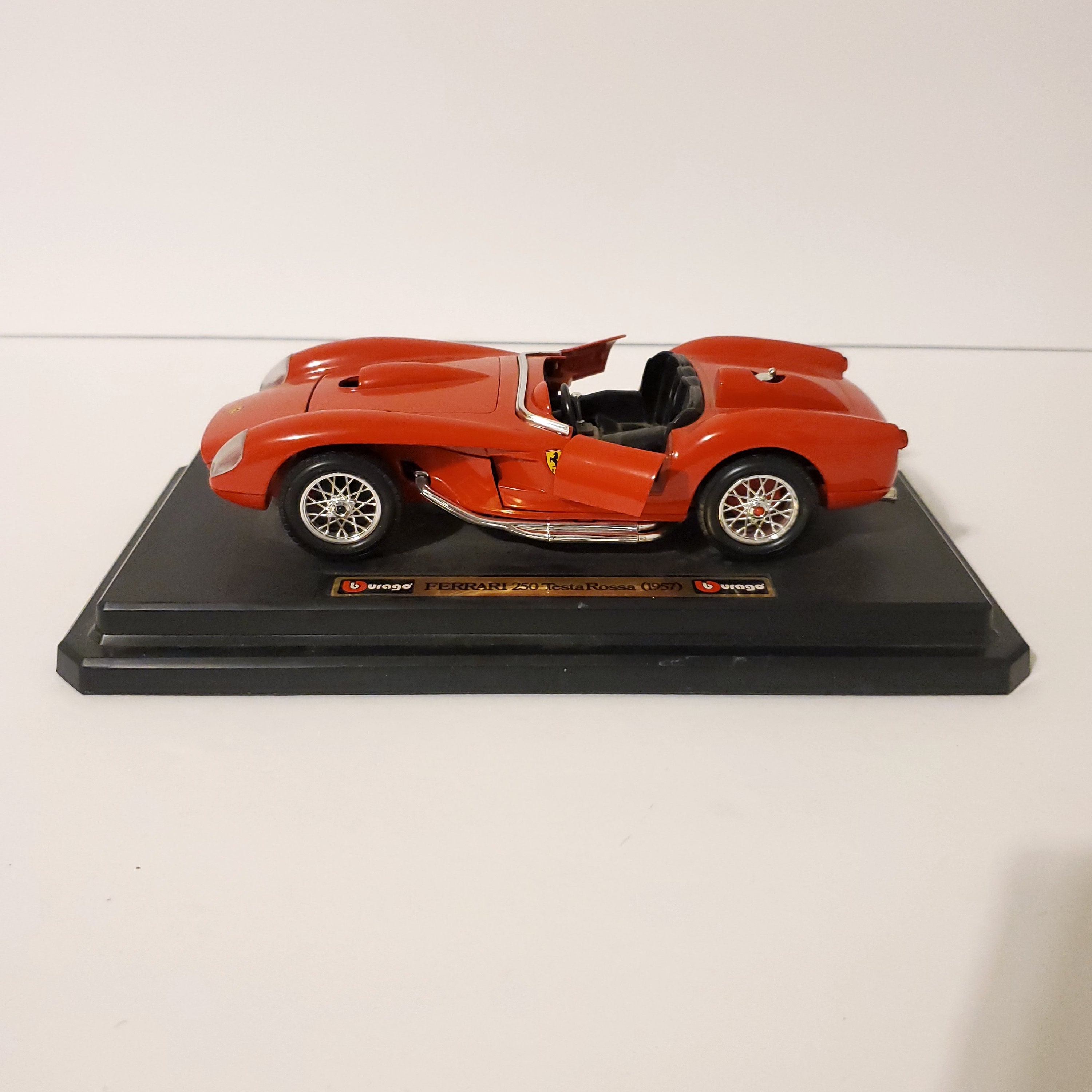 1957 Ferrari 250 Testa Rossa 1/24 Scale Bburago Diecast Vehicles