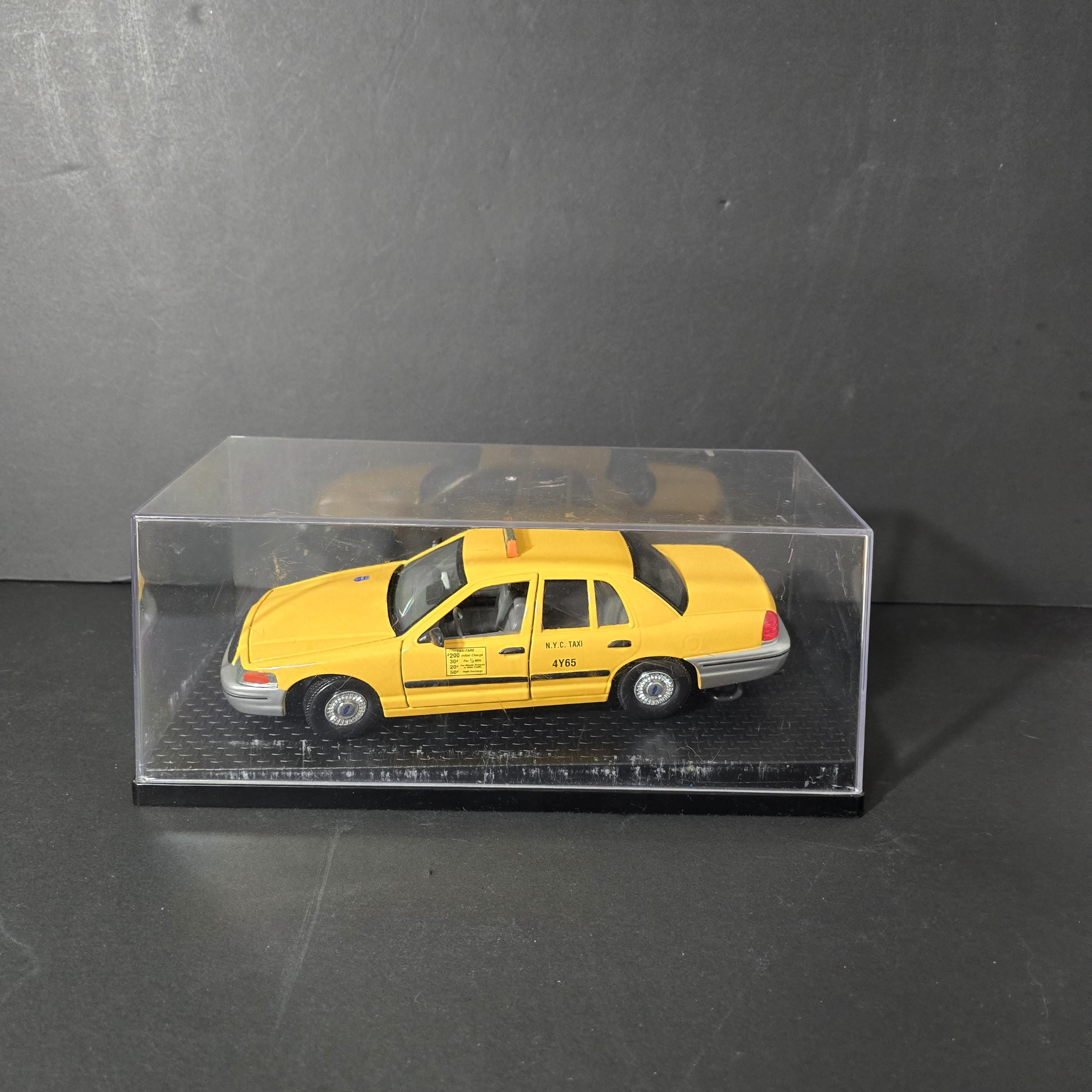 Yellow New York Taxi 1999 Ford Crown Victoria 1/24 Scale Diecast Model with Window Box