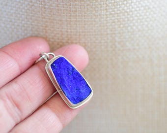 Collar de plata de ley con lapislázuli y colgante de piedra cruda