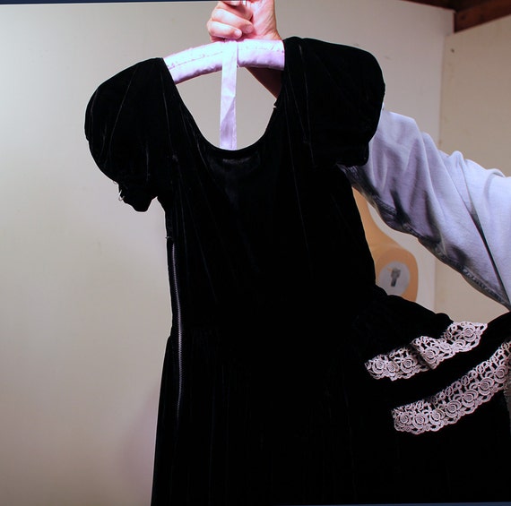 1940s XS Long Black Velvet Dress - image 3