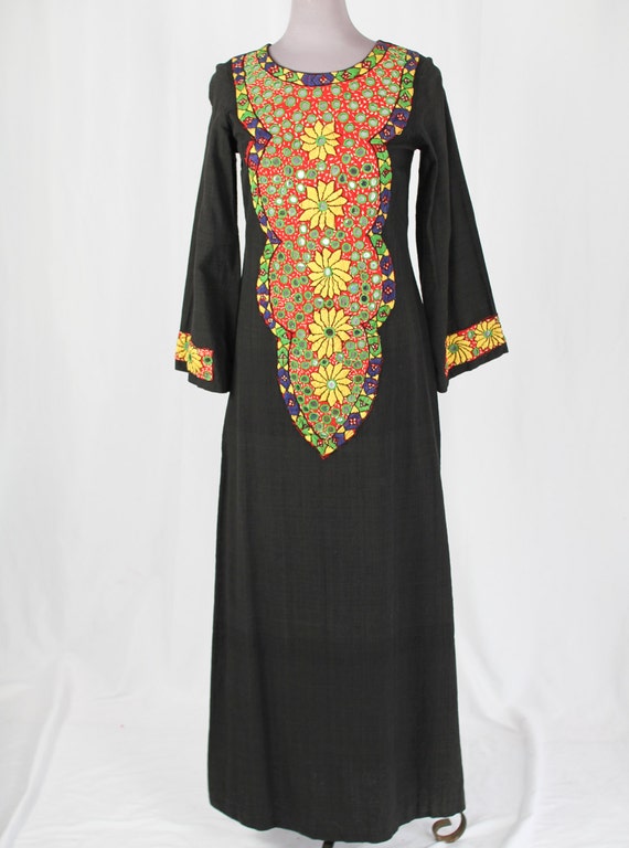 black maxi dress long sleeve pakistani