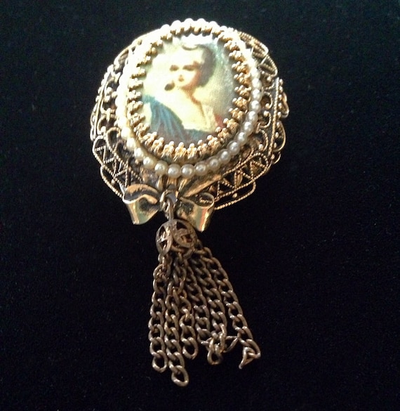 Vintage Filigree Cameo Brooch