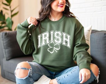 Vintage Shamrock Sweatshirt: Retro Irish Pride Crewneck