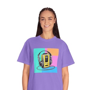 Camiseta unisex retro Walkman, radiocasete portátil de los 80, camiseta vintage, regalo para amantes de la música hipster, auriculares retro con radio.