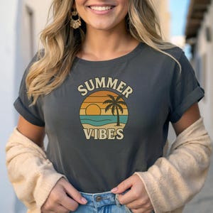 Vintage Summer Vibes Palm Tree T-Shirt, Unisex Tee, Tropical Sunset Shirt, Retro Beach Vibes Top, Summer Vacation Tee