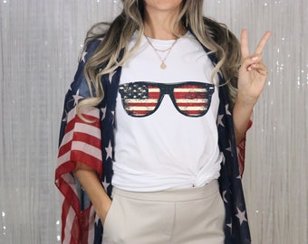 Camiseta unisex de algodón con gafas de sol del 4 de julio y bandera de EE. UU.