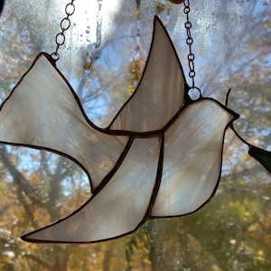 Dove flying-Stained Glass Suncatcher, bird suncatcher, handmade gift for mothers, window and wall decor, home indoor stained-glass decor