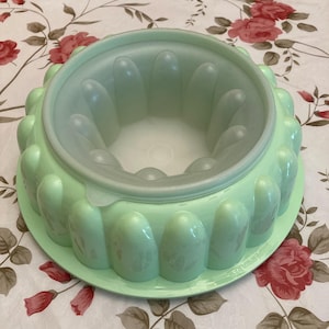 Tupperware Large Jello Mold 1202-1 Never Used