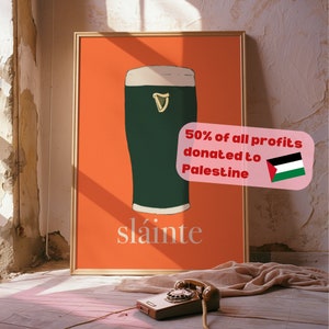 Wydruk artystyczny Guinness Sláinte - pomarańczowa sztuka ścienna z połowy XX wieku, retro zabawny irlandzki plakat do druku, wydruk kuchenny, na zdrowie, wózek na alkohol koktajlowy