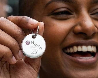 牡羊座の刻印可能な誕生石サークルチャーム、パーソナライズされた名前、星座、宝石ペンダント