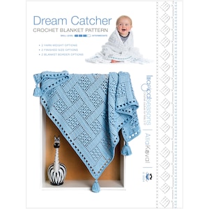Peut inclure: Un modèle de couverture au crochet pour une couverture de bébé appelée "Dream Catcher". Le modèle comprend deux options de poids de fil, deux options de taille finie et deux options de bordure de couverture. Le modèle est pour un niveau de compétence intermédiaire.