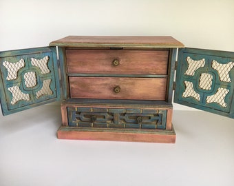 Upcycled Vintage Jewelry Box Wooden Mele Box Hand Painted Pastel Pink Blue Before & After Craft Project