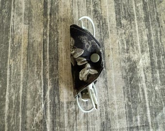 Floral Cord Keeper Taco: Tan Flowers on Black