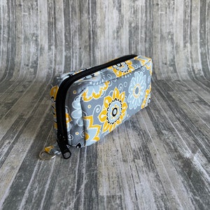 Essential Oil Case Holds 10 Bottles Essential Oil Bag Yellow and White Flowers on Gray