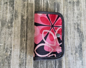 Floral ORT Thread Catcher: Needlework Floss Saver Wallet