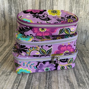 Pochette Hackney polyvalente pour produits de toilette au choix parmi trois tailles floral violet vif