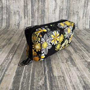 Essential Oil Travel Case: 10-Bottle Bag, Gold Flowers