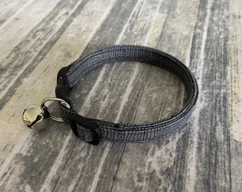 Cat Collar with Breakaway Buckle Slate Gray with maze lines