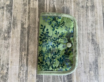 Green Ferns ORT Thread Catcher: Needlework Floss Saver Wallet