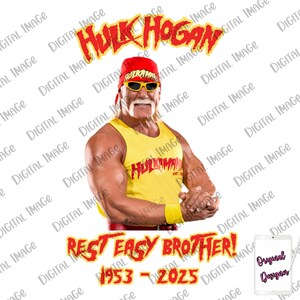 Puede incluir: Imagen digital de Hulk Hogan con una camiseta sin mangas amarilla con la palabra "Hulkamania". Lleva un pañuelo rojo, gafas de sol amarillas y una muñequera. El texto "Hulk Hogan" está arriba y "Rest Easy Brother! 1953-2025" abajo.
