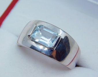 AAA Blue Aquamarine  1.53 carats 8x6mm in a 14K White Gold Half-bezel Unisex ring  7.5 grams  1801