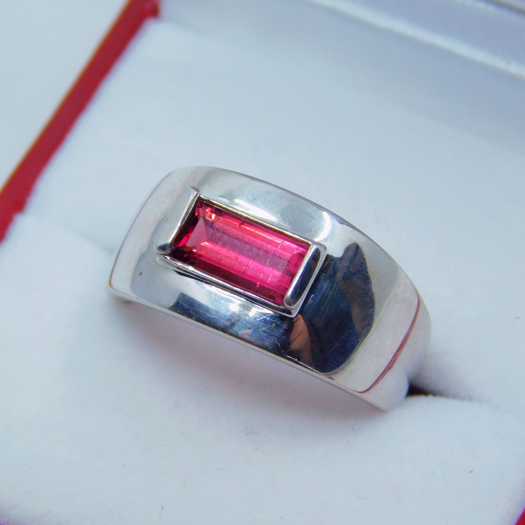 AAAAピンクトルマリン0.97カラット9x4.5mm、14Kホワイトゴールドハーフ