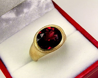 AAAA Rhodolite Garnet Top Color   11x9mm  4.0 Carats   4.00 Carats in Ladies 18K Yellow gold cocktail ring 10 grams. 2607