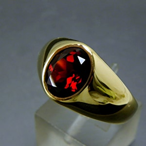 AAAA Red Pyrope Garnet   10x8mm  3.12 Carats   14K yellow gold ring 19 grams Also available in 18K gold 0201