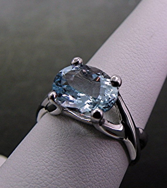 Natural Untreated Aquamarine 10x8mm 2.05 Carats in 14K White Gold