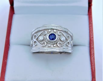 Untreated Blue Sapphire  3.50mm  0.23 Carats   in 14K Yellow gold Byzantine-style Etruscan cigar band diamond ring (.06 carats) 3303W