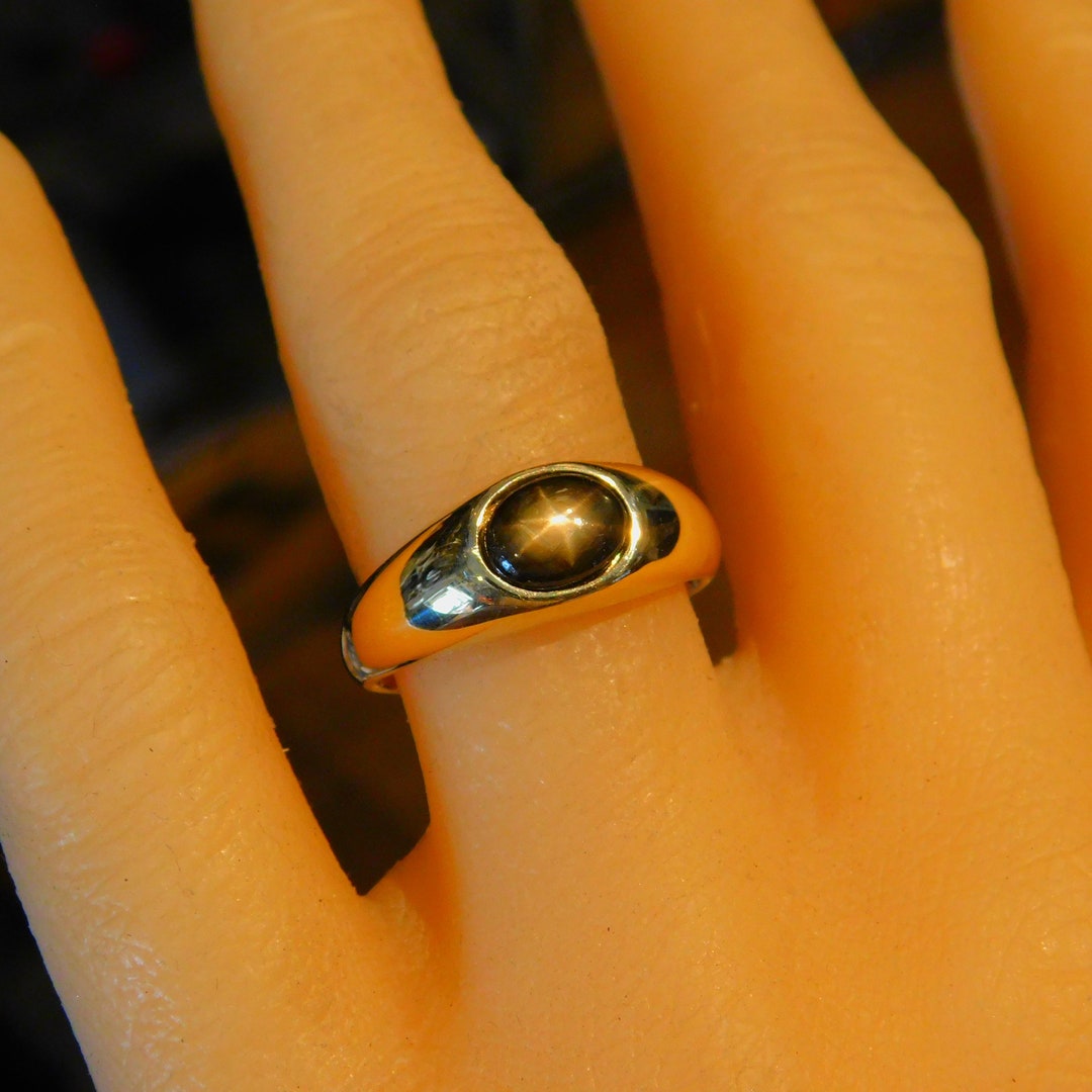 Black Star Sapphire Cabochon 8x6.5mm 2.21 Carats 14K Yellow Gold