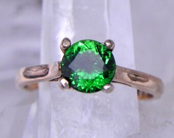 AAAAA Chrome Tourmaline   6.5mm  1.05 Carats   in 14K Yellow gold solitaire ring. MMM