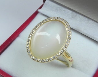 Anillo de oro amarillo de 14 quilates con cabujón de diamantes y piedra lunar blanca AAAA de 16 x 12 mm y 8,02 quilates. 8 gramos. 1500