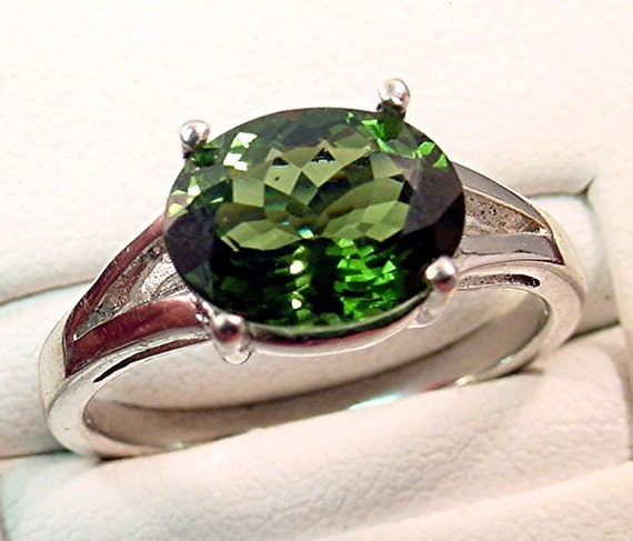 Center Round Apatite Smooth Band Ring Center Round Apatite Smooth Band Ring
