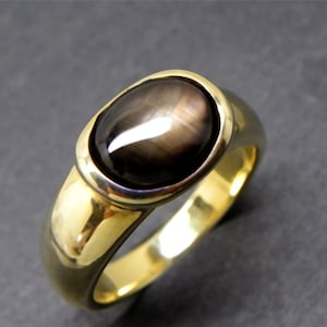AAA Black Star Sapphire   11x9mm  4.17 Carats   in 14K Yellow gold ring 10 grams 0250